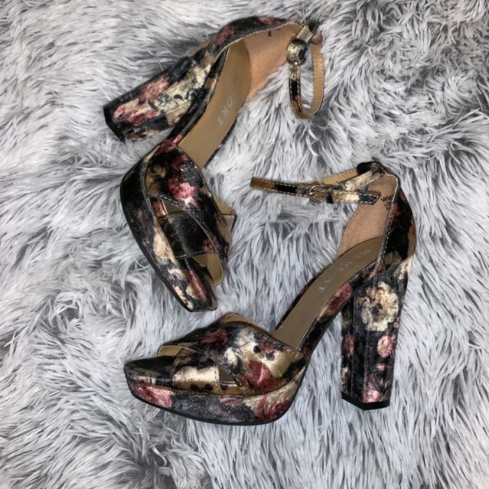 New! Floral velvet REPORT HEELS